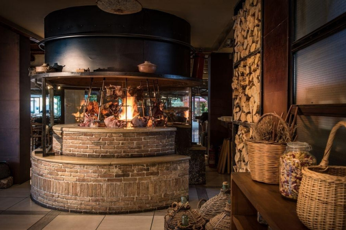 Petousis Hotel & Suites