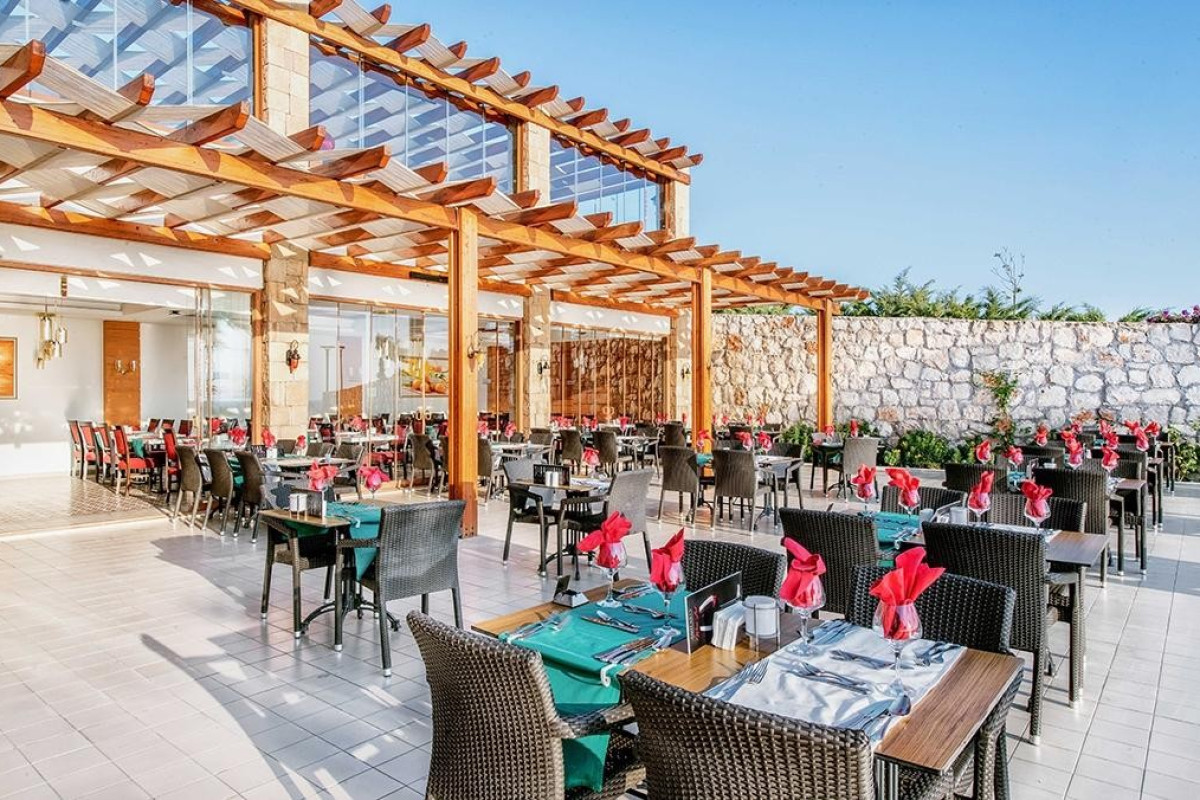 Aquasis Deluxe Resort Spa