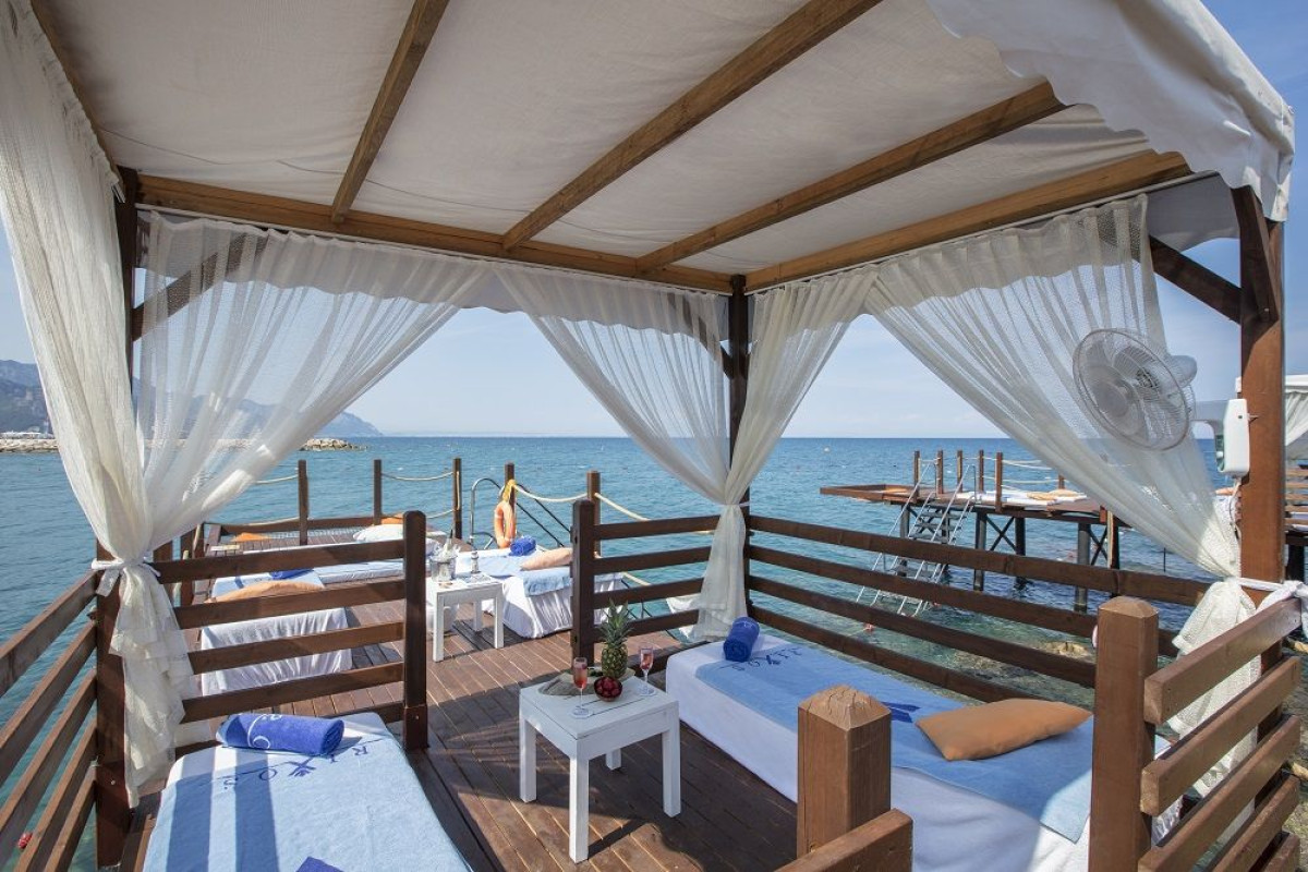 RIXOS SUNGATE HOTEL