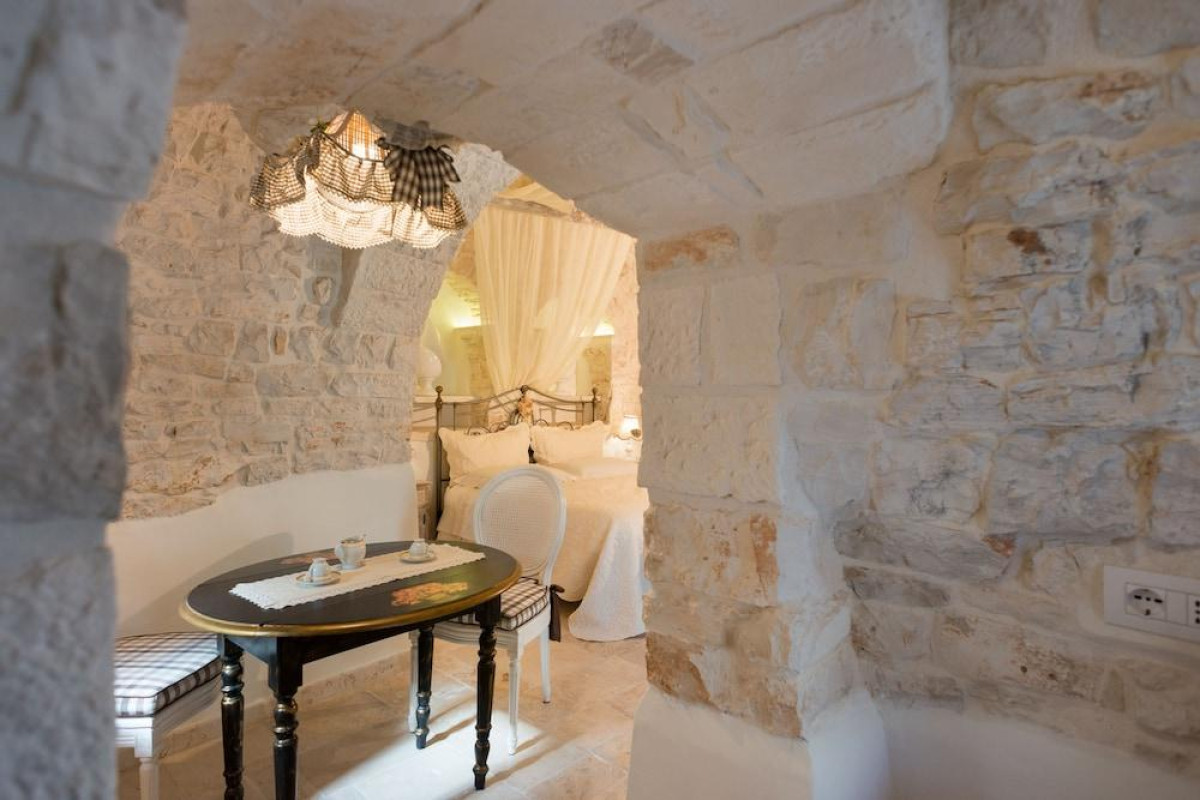 ROMANTIC TRULLI