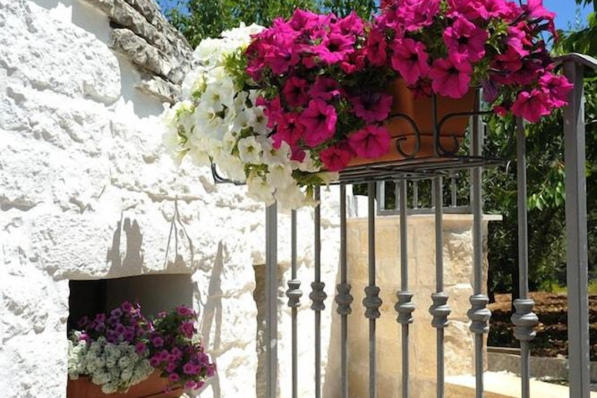 ROMANTIC TRULLI
