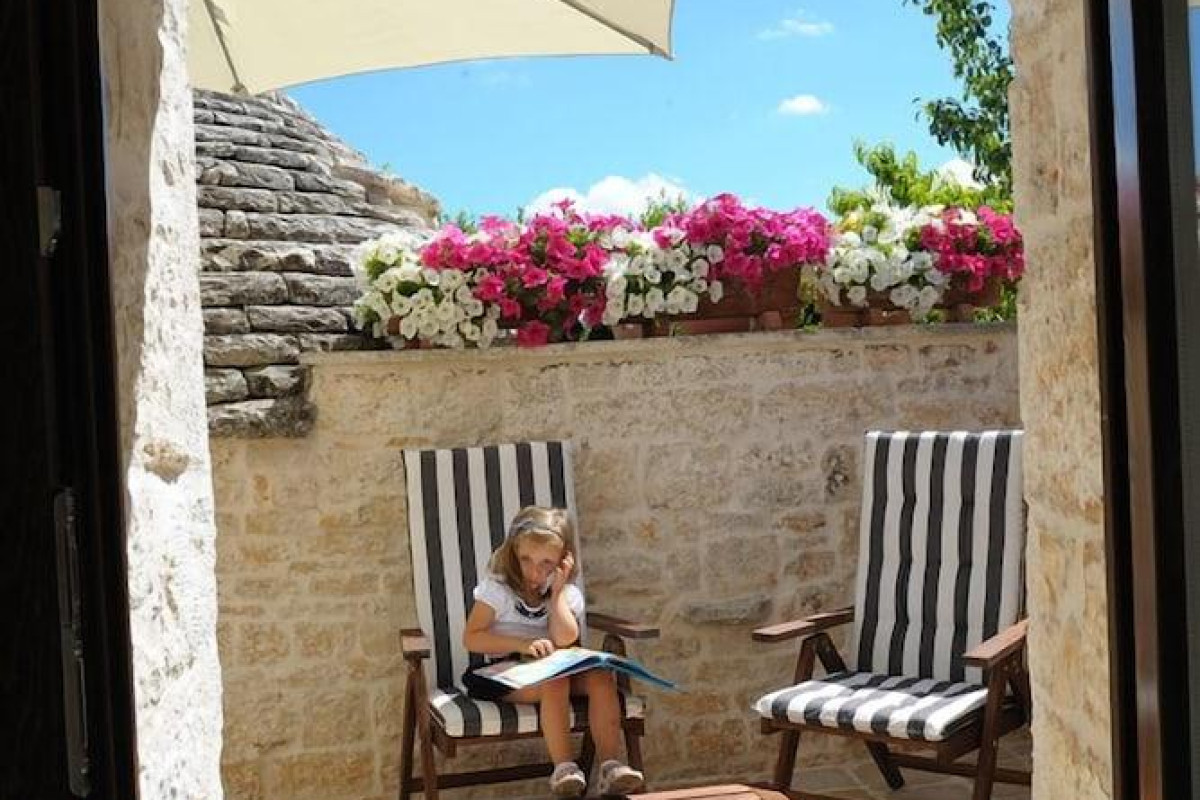 ROMANTIC TRULLI