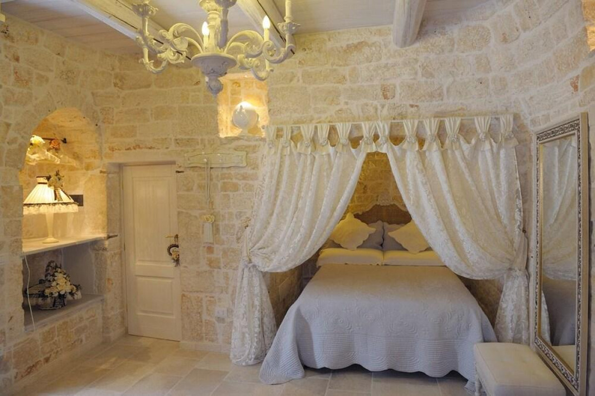 ROMANTIC TRULLI