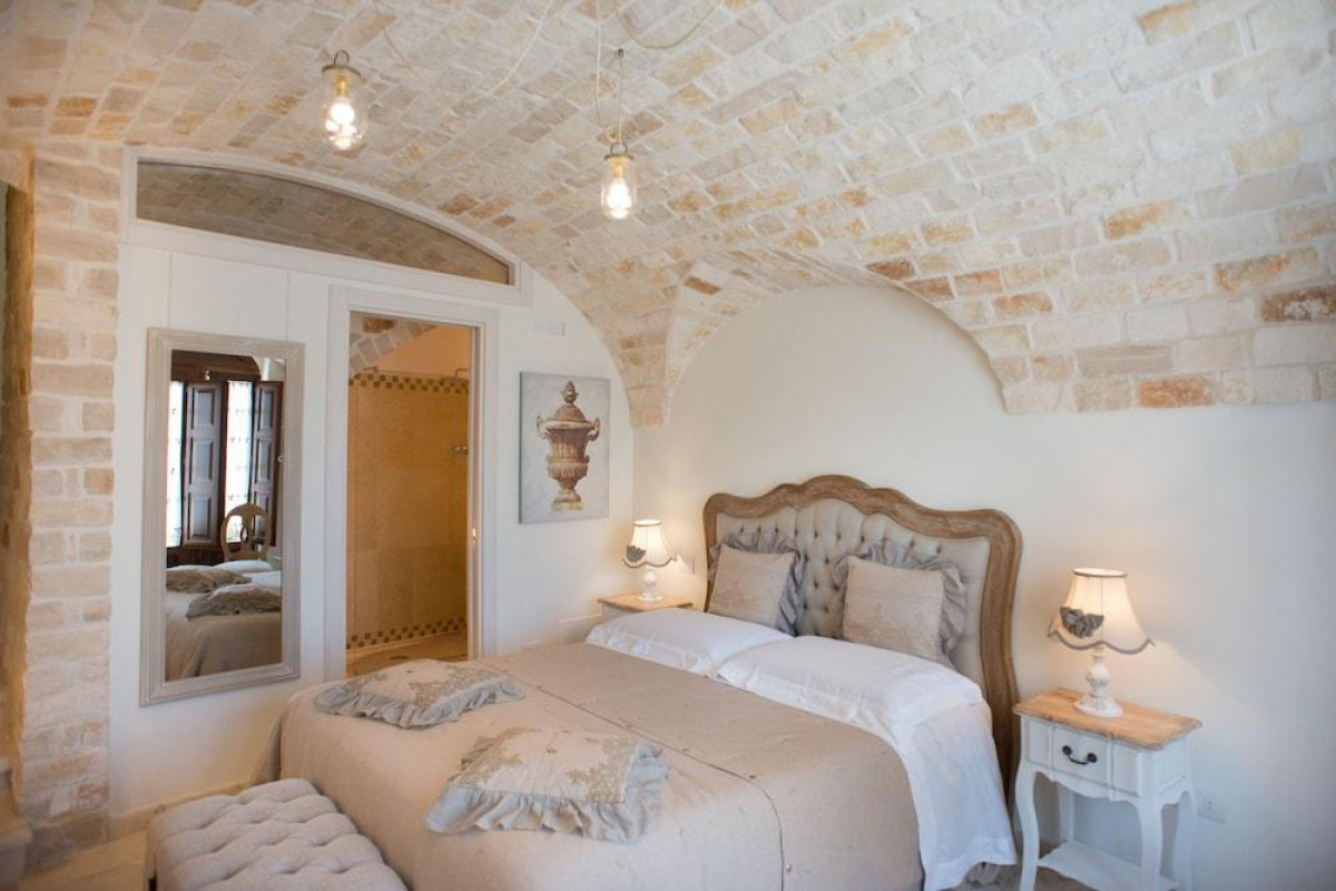 ROMANTIC TRULLI