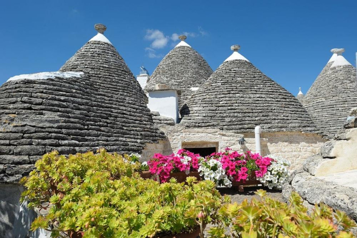 ROMANTIC TRULLI