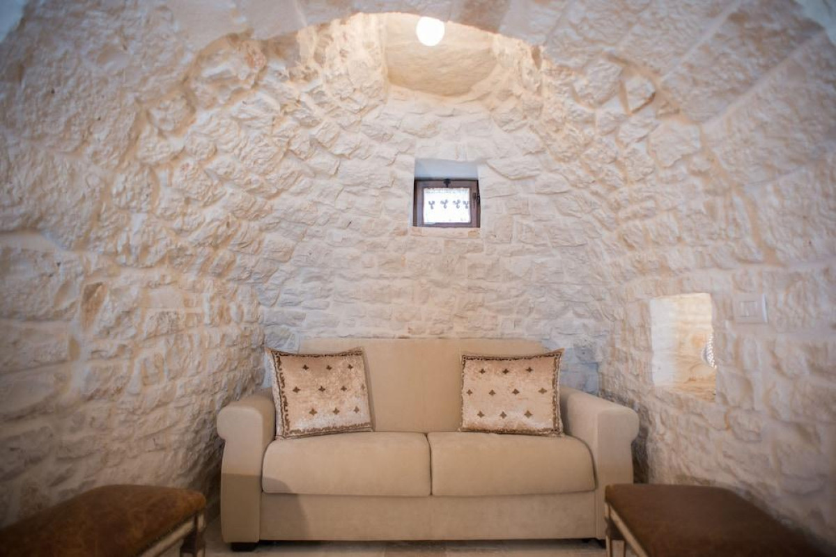 ROMANTIC TRULLI
