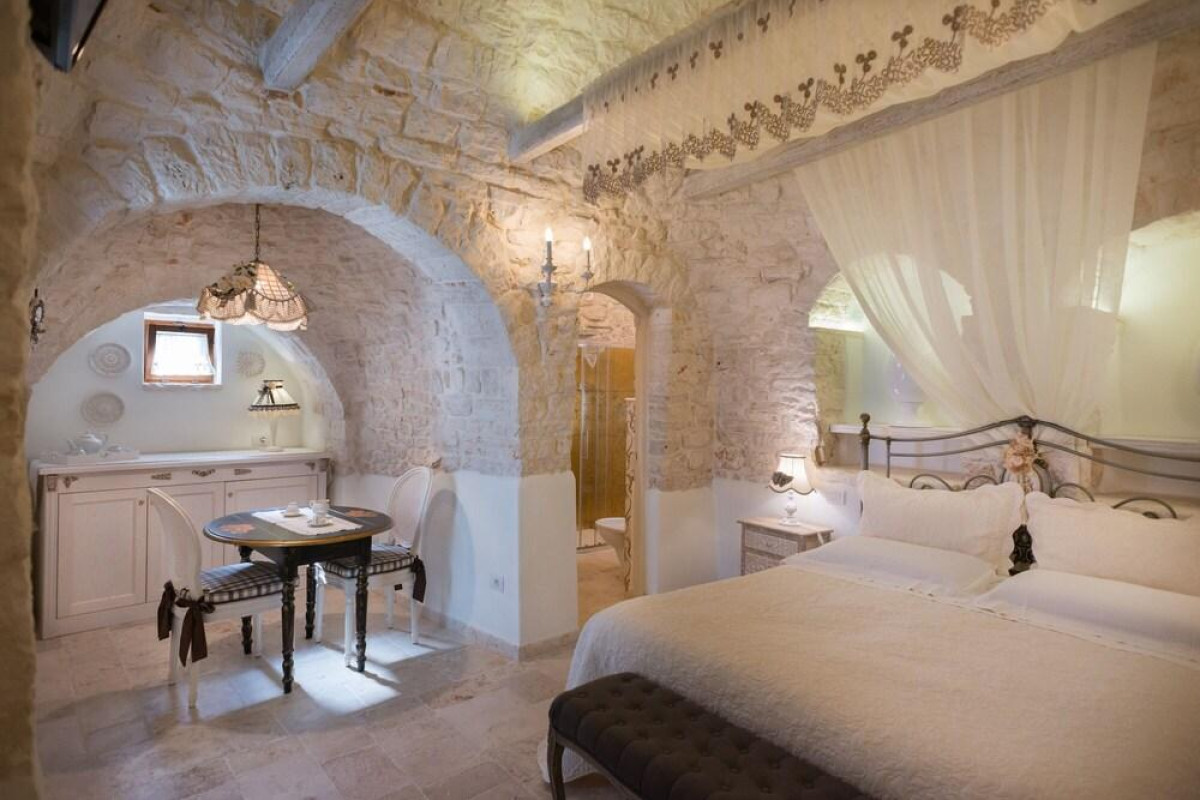 ROMANTIC TRULLI