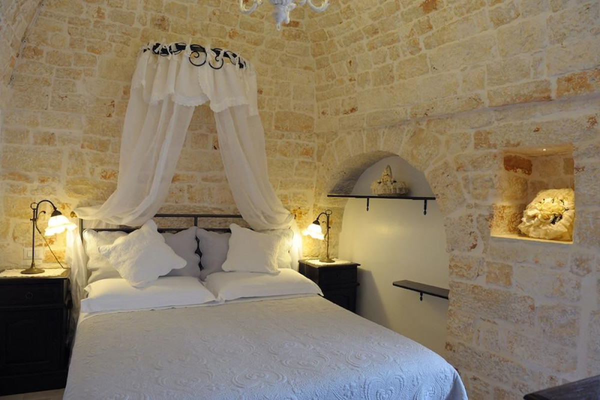 ROMANTIC TRULLI