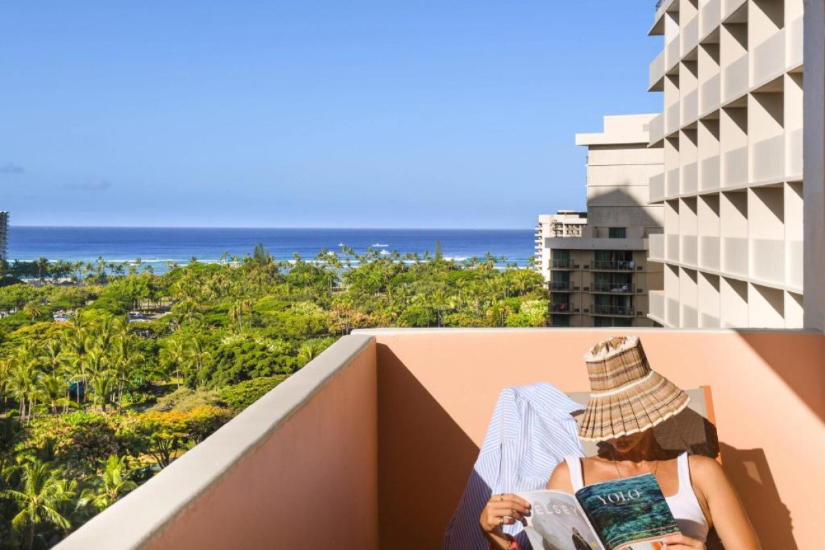 Romer Waikiki at The Ambassador