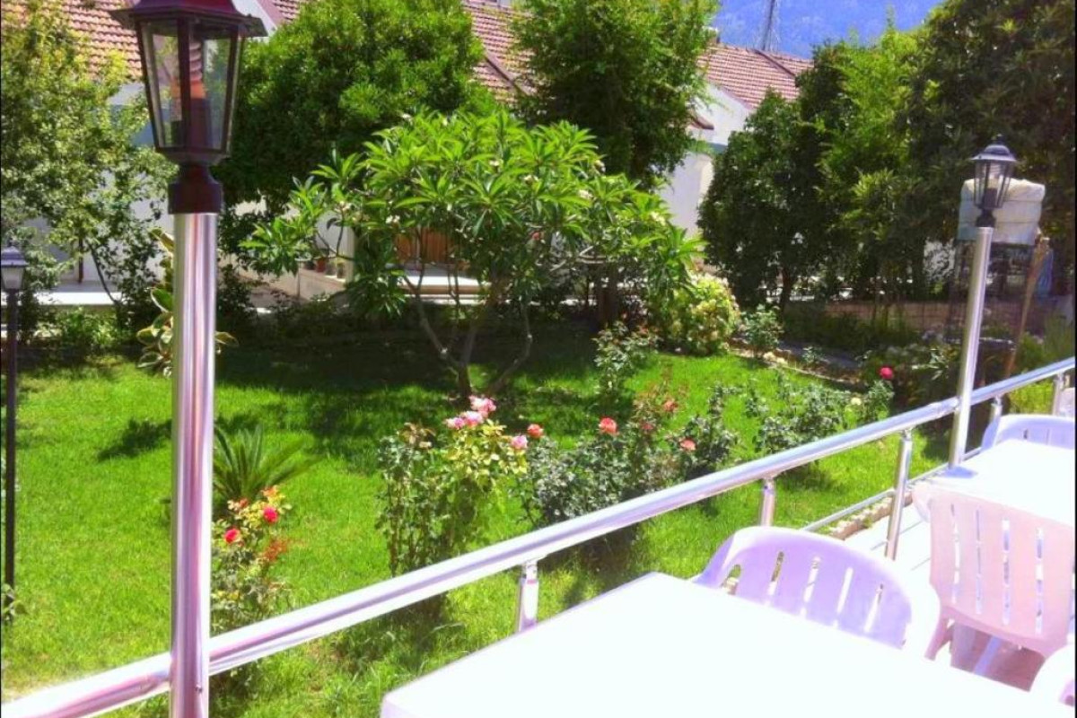 ROSE GARDENS HOLIDAY VILLAGE