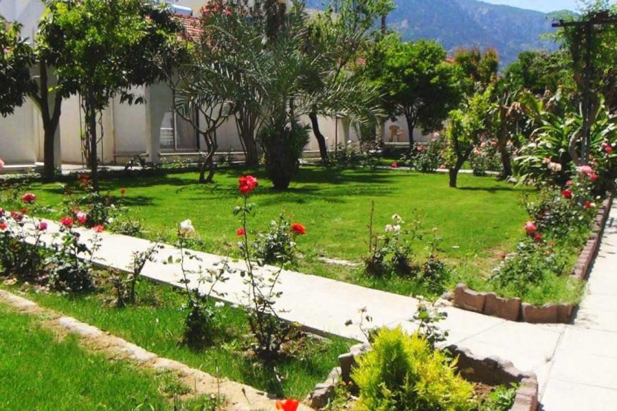 ROSE GARDENS HOLIDAY VILLAGE