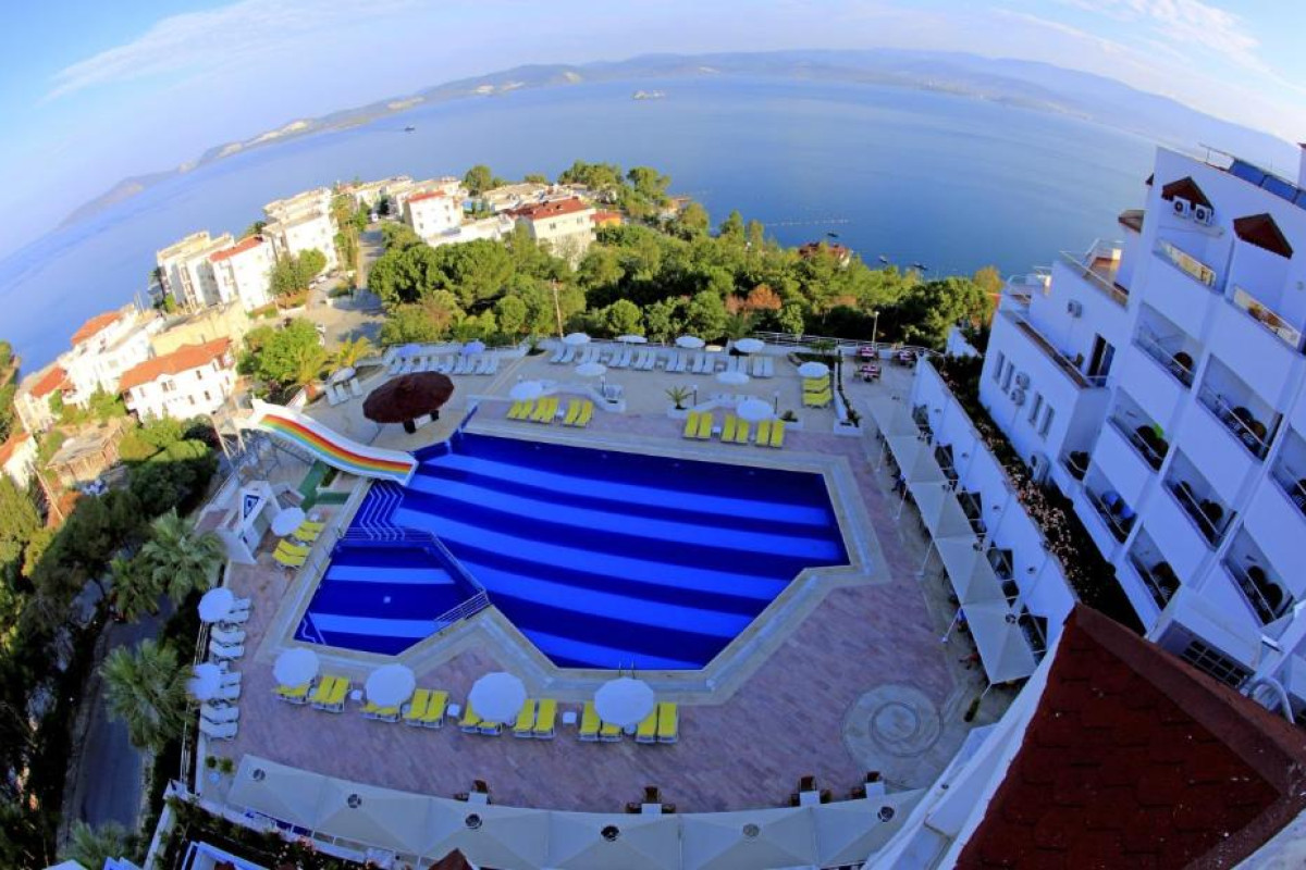 Roseira Beach Resort