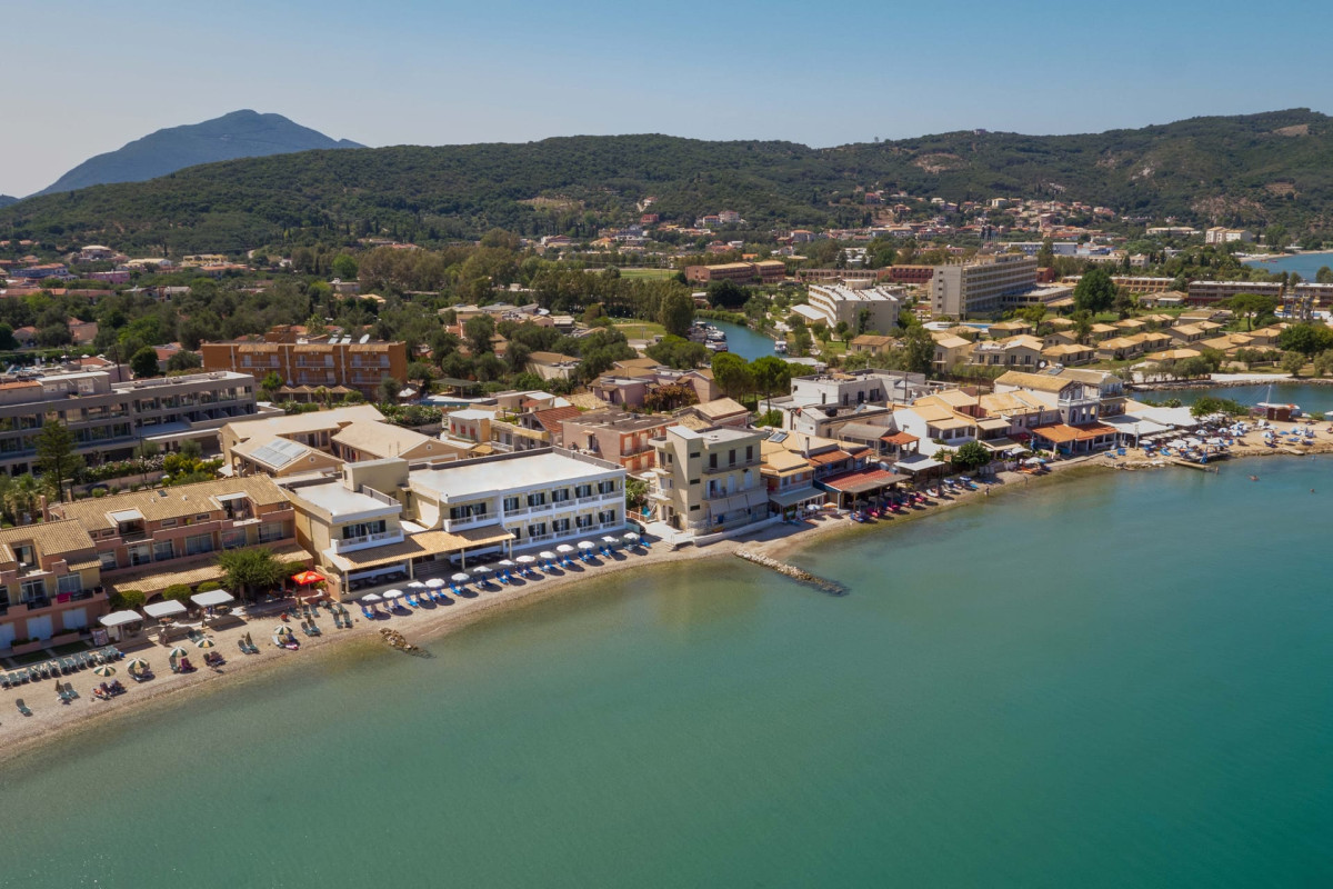 Rossis Beach Hotel