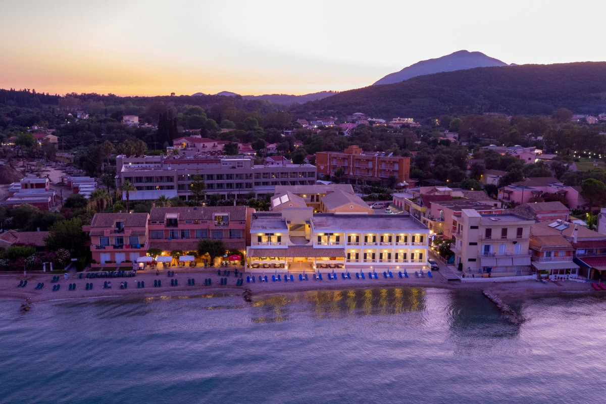 Rossis Beach Hotel