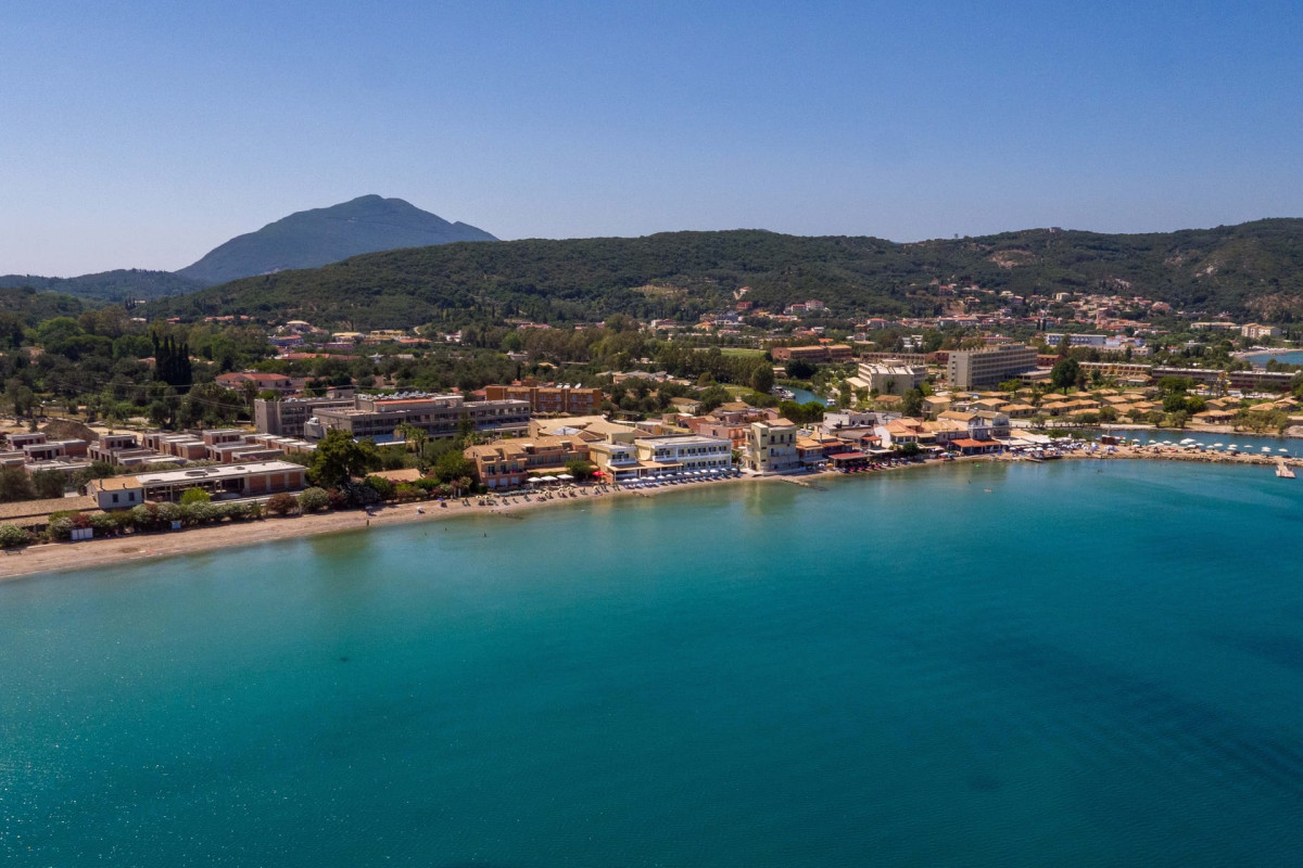 Rossis Beach Hotel