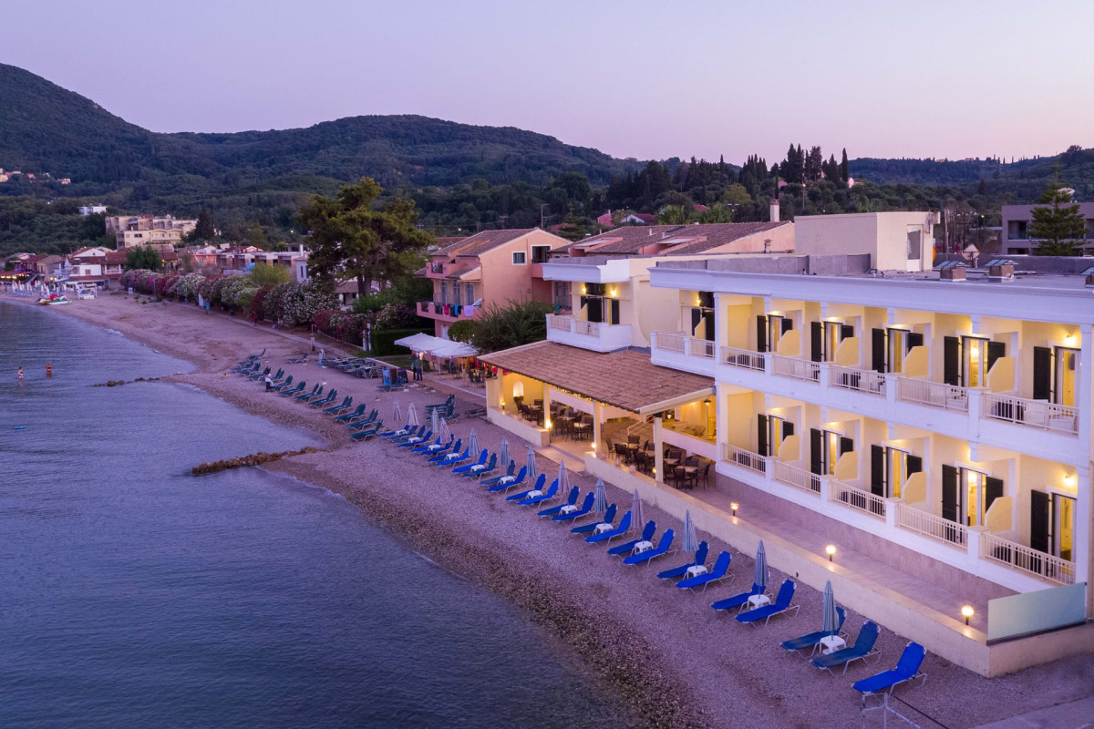 Rossis Beach Hotel