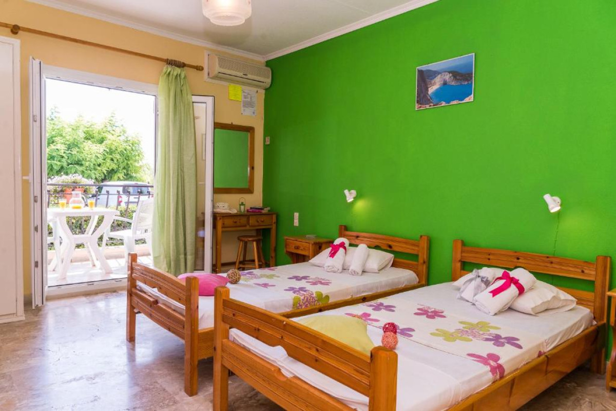 ROUSSAS STUDIOS AND APARTMENTS