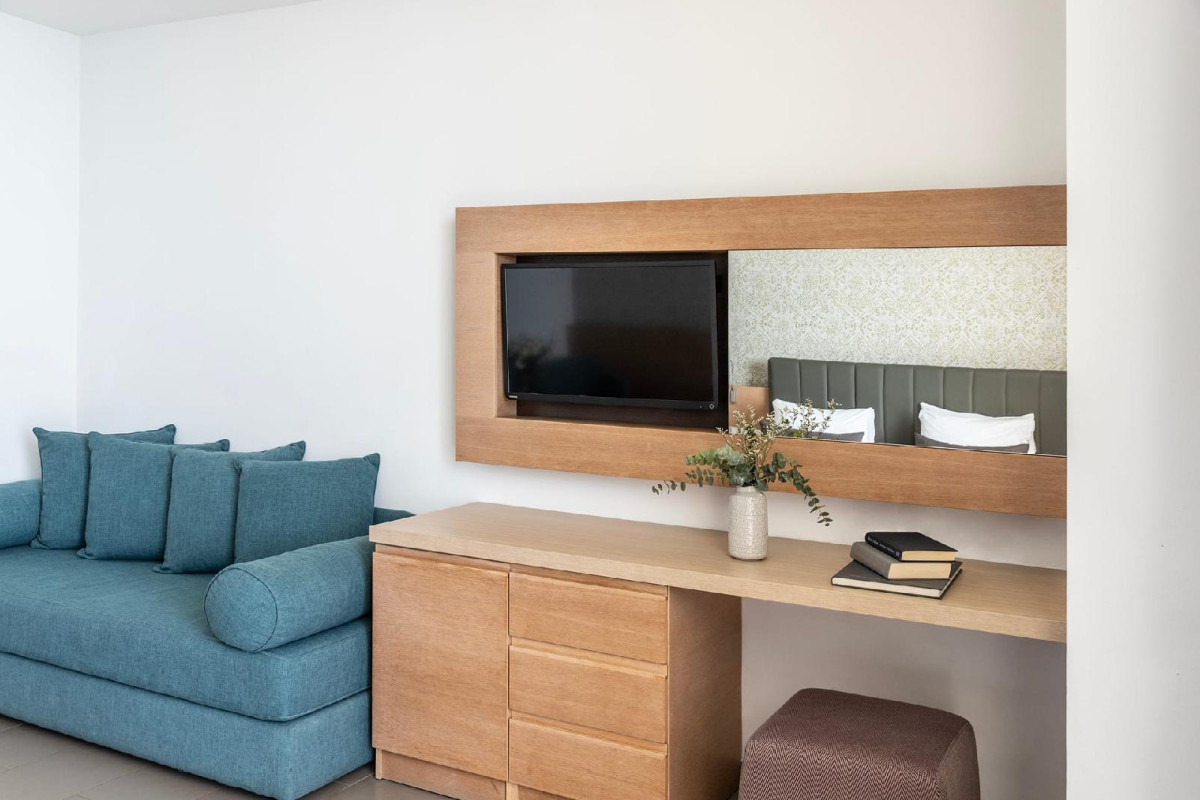 ROYAL APOLLONIA BY LOUIS HOTELS