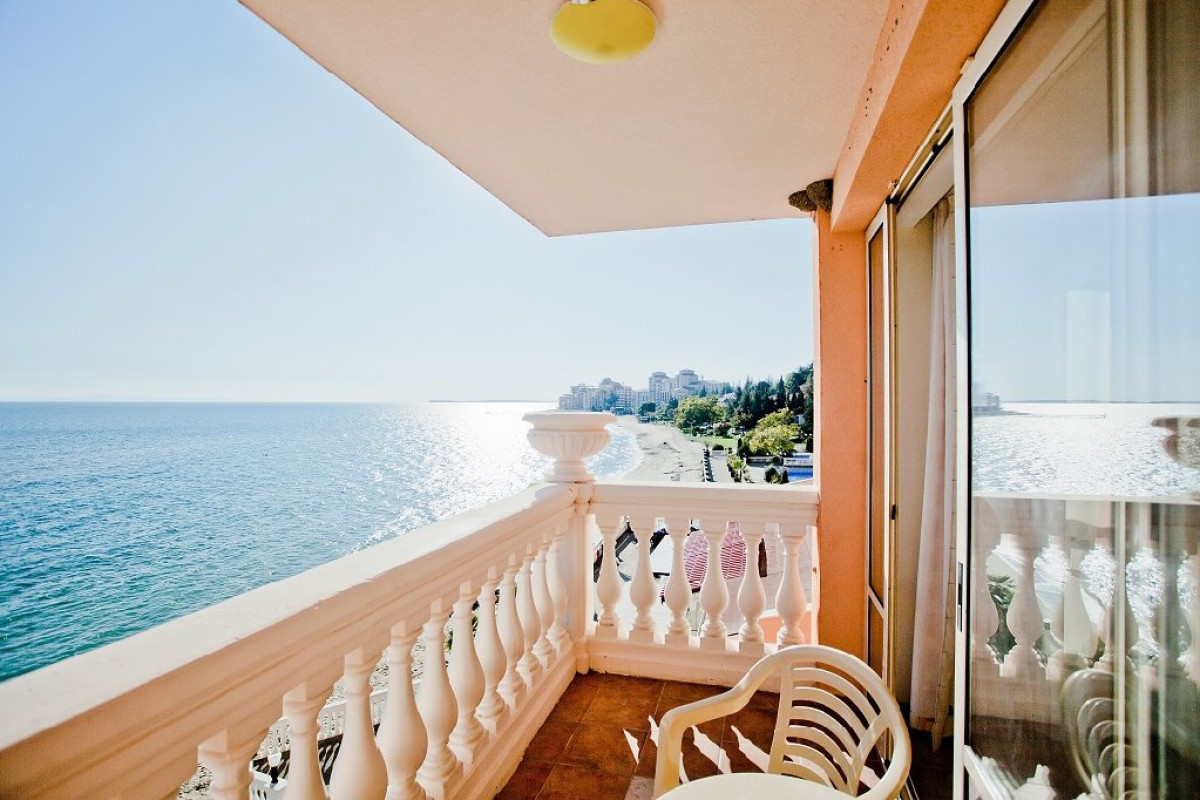 ROYAL BAY