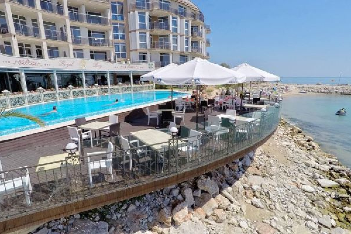 ROYAL BAY KAVARNA