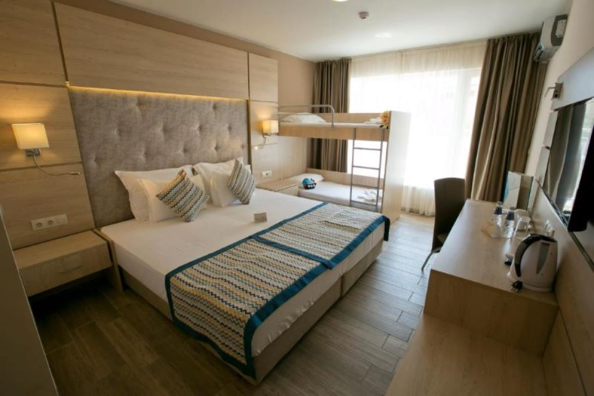 ROYAL BAY KAVARNA