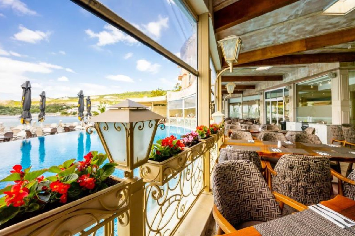 ROYAL BAY KAVARNA