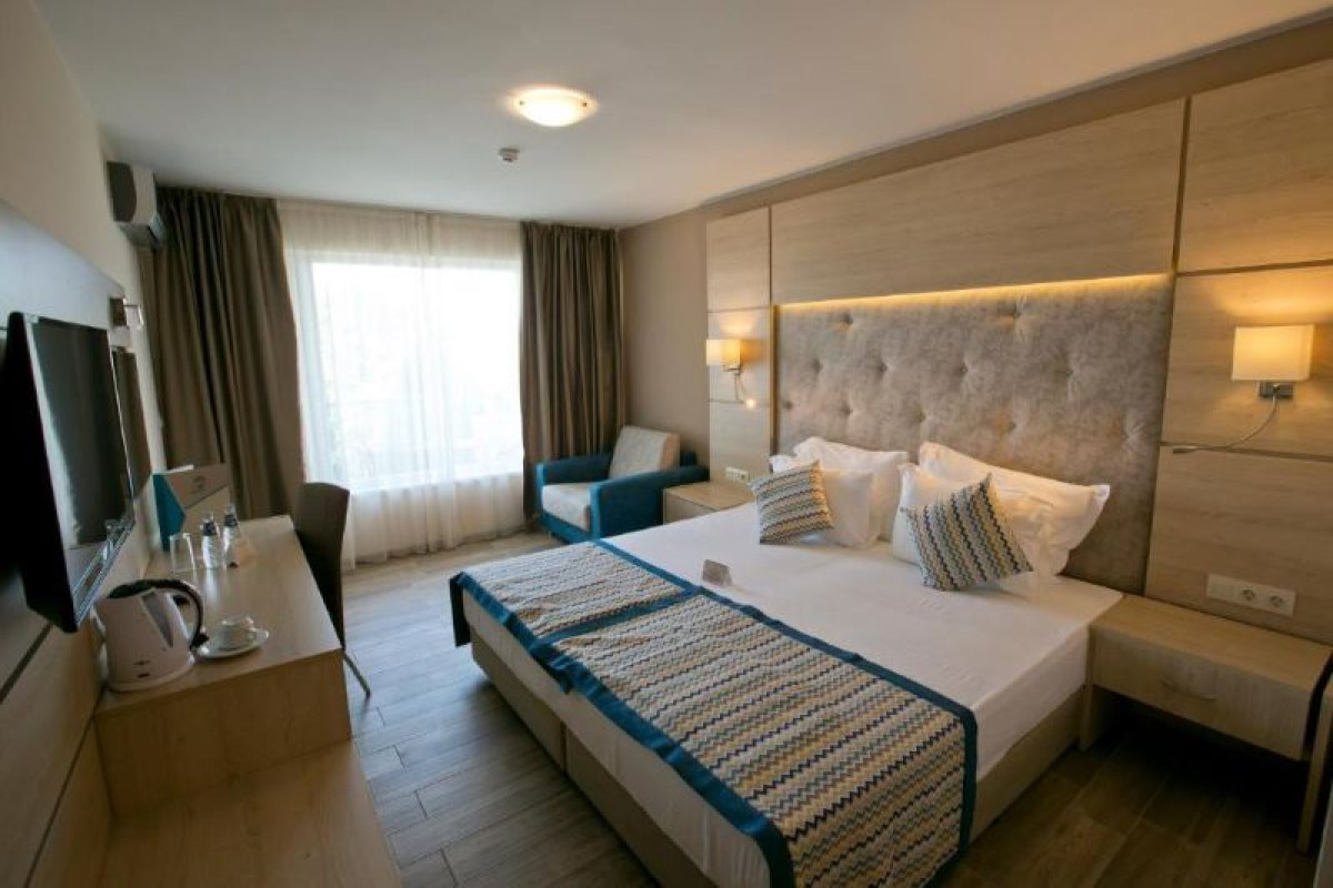 ROYAL BAY KAVARNA
