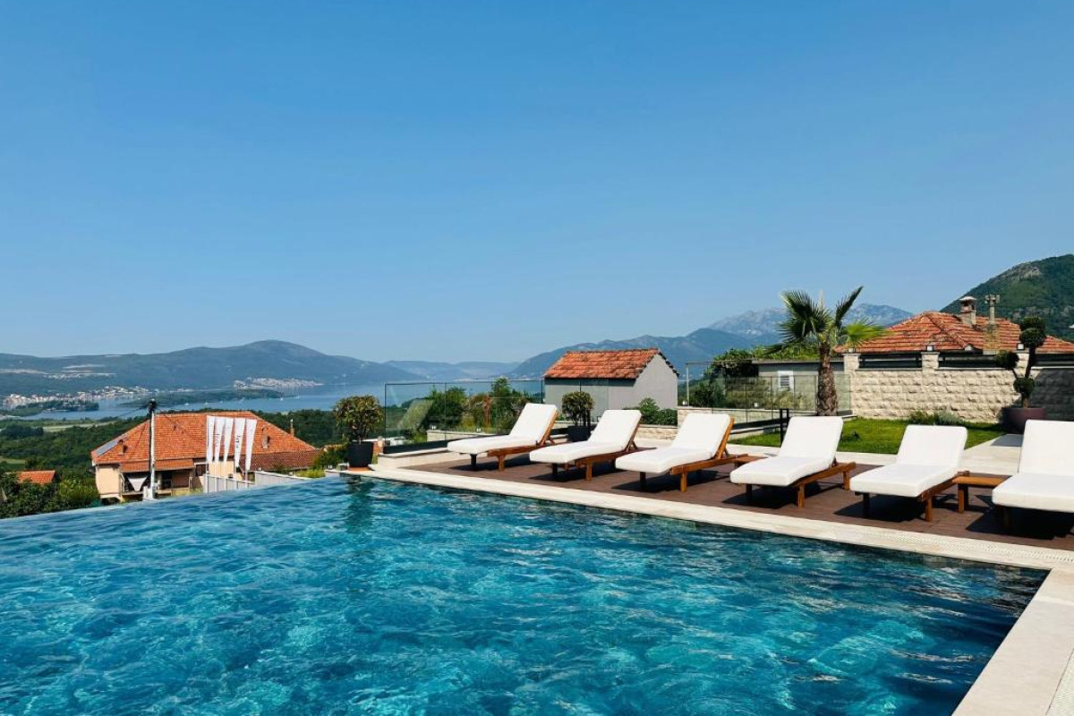 Royal Blue Resort & Residences