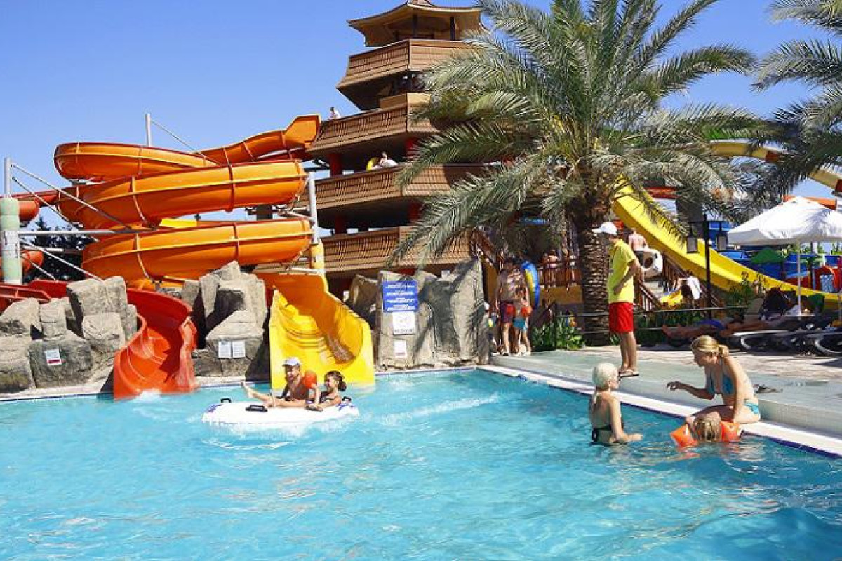 ROYAL DRAGON HOTEL WINTER