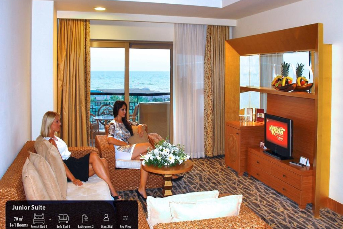 ROYAL DRAGON HOTEL WINTER