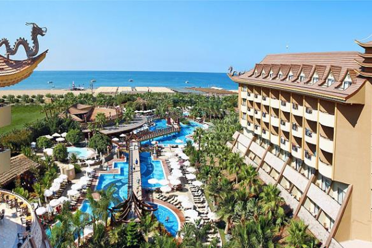 ROYAL DRAGON HOTEL WINTER