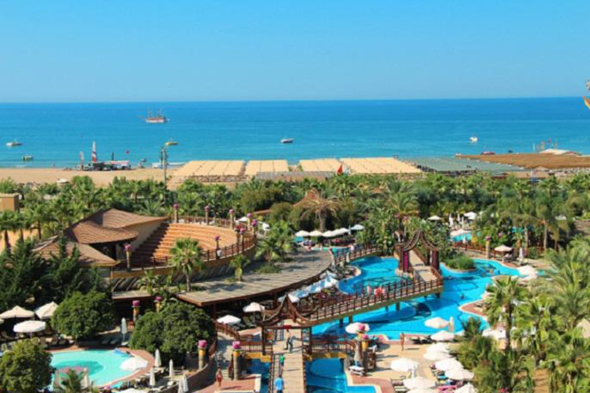 ROYAL DRAGON HOTEL WINTER