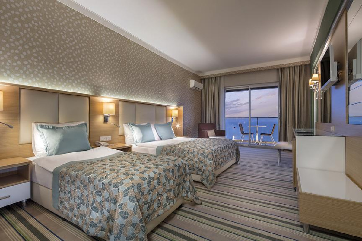 ROYAL GARDEN BEACH EX: ROYAL  SELECT & SUITE HOTEL