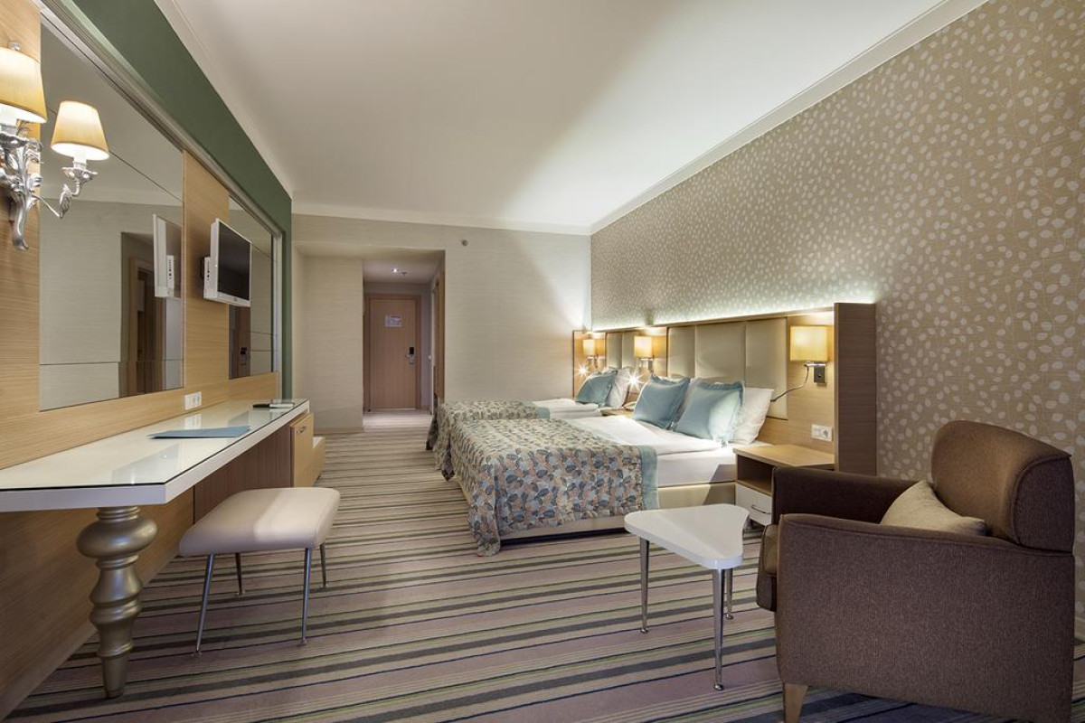 ROYAL GARDEN BEACH EX: ROYAL  SELECT & SUITE HOTEL