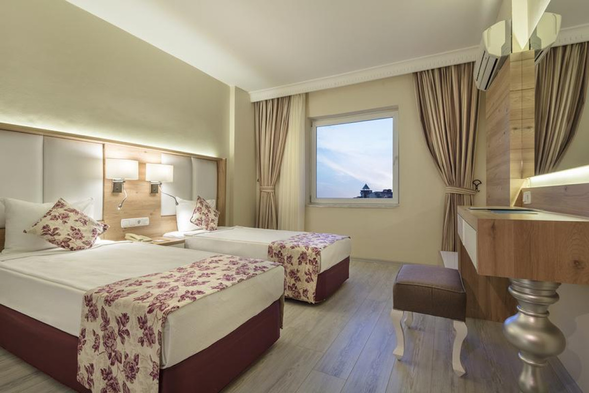 ROYAL GARDEN BEACH EX: ROYAL  SELECT & SUITE HOTEL