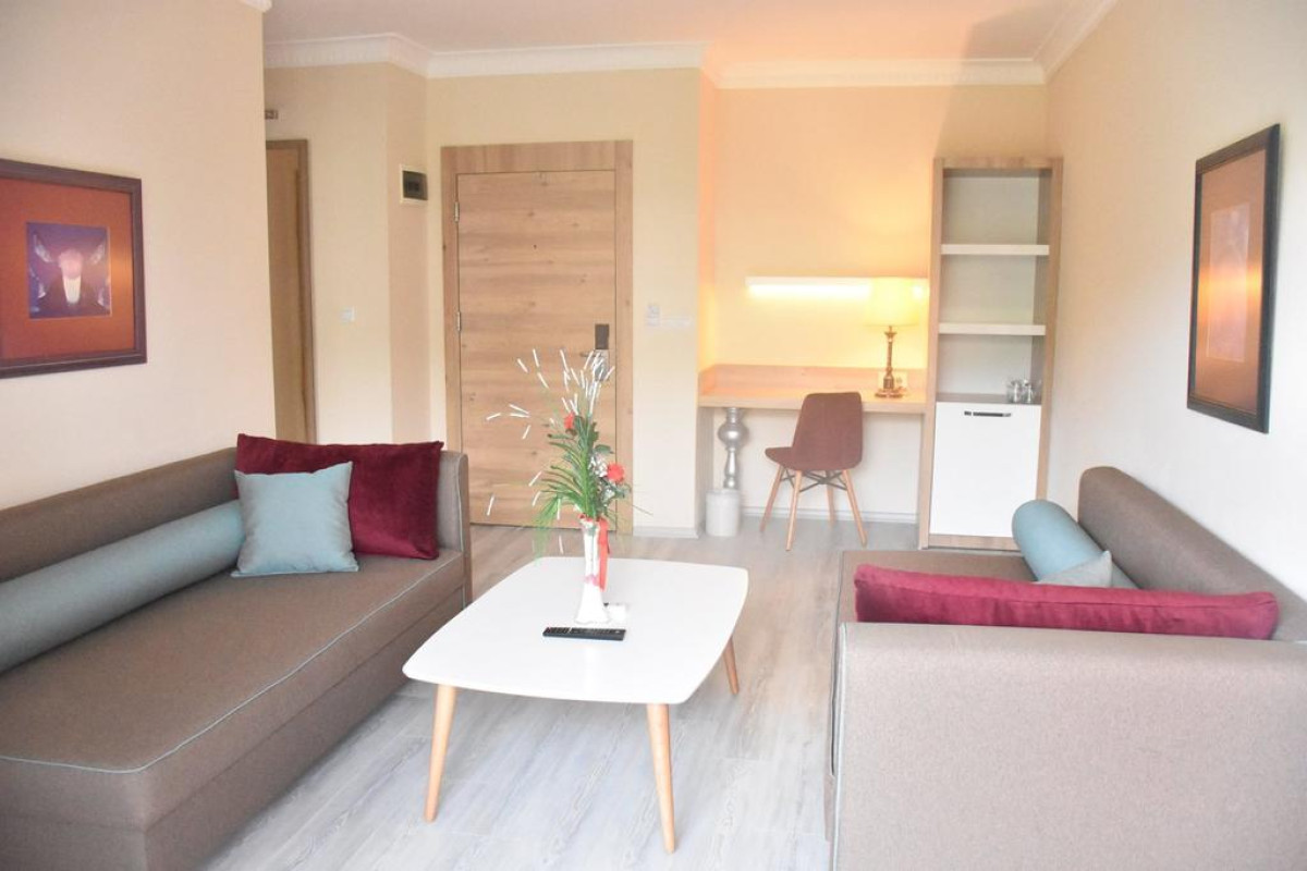ROYAL GARDEN BEACH EX: ROYAL  SELECT & SUITE HOTEL