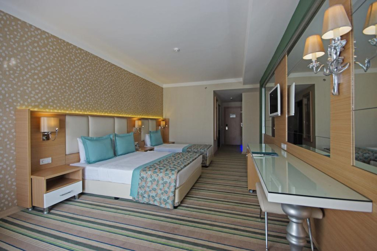 ROYAL GARDEN BEACH EX: ROYAL  SELECT & SUITE HOTEL