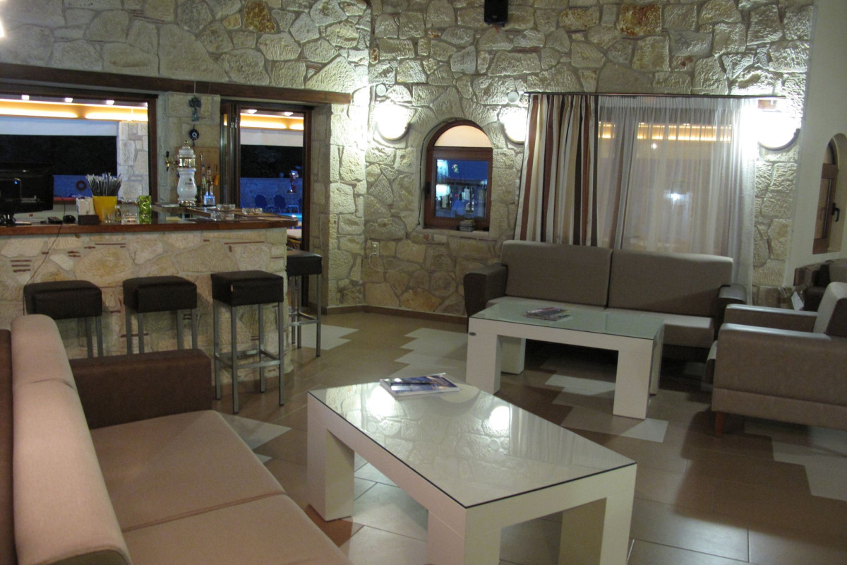 Royal Hotel and Suites