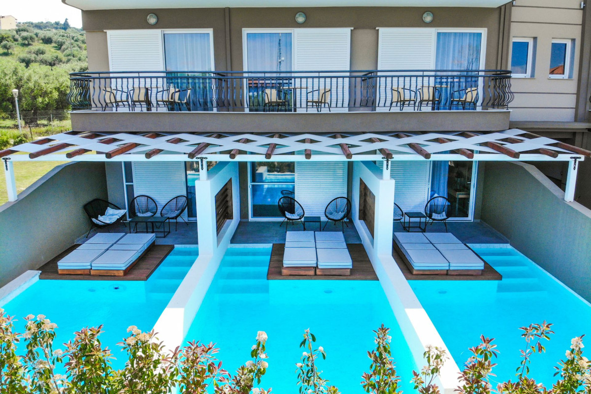 Royal Hotel and Suites