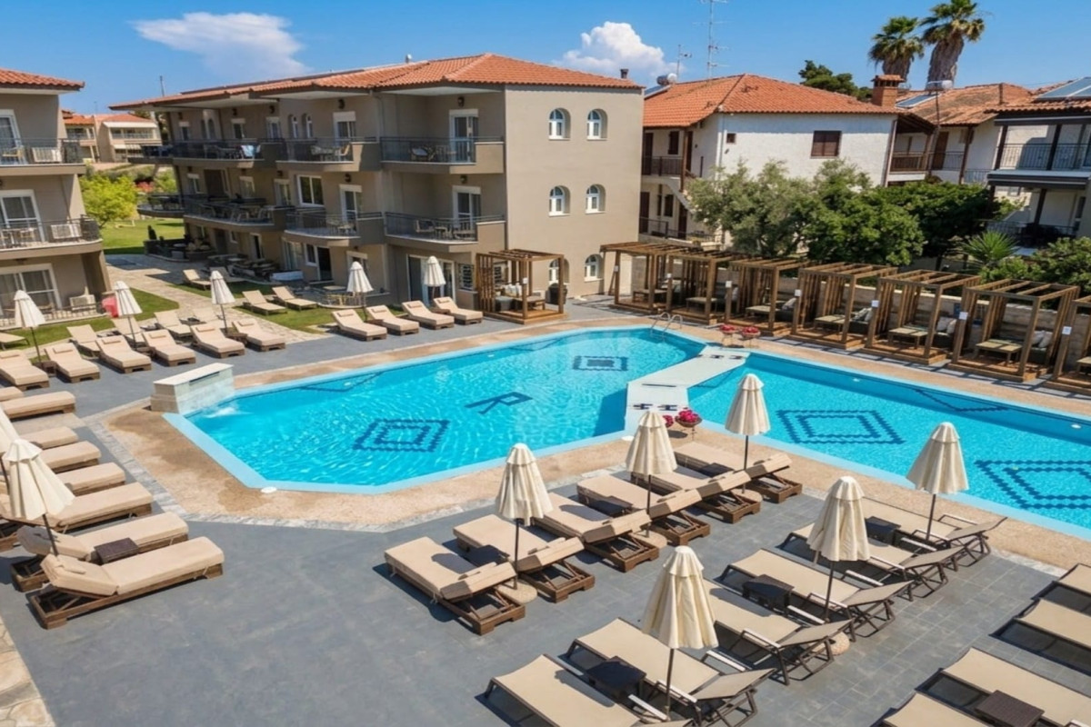 Royal Hotel and Suites