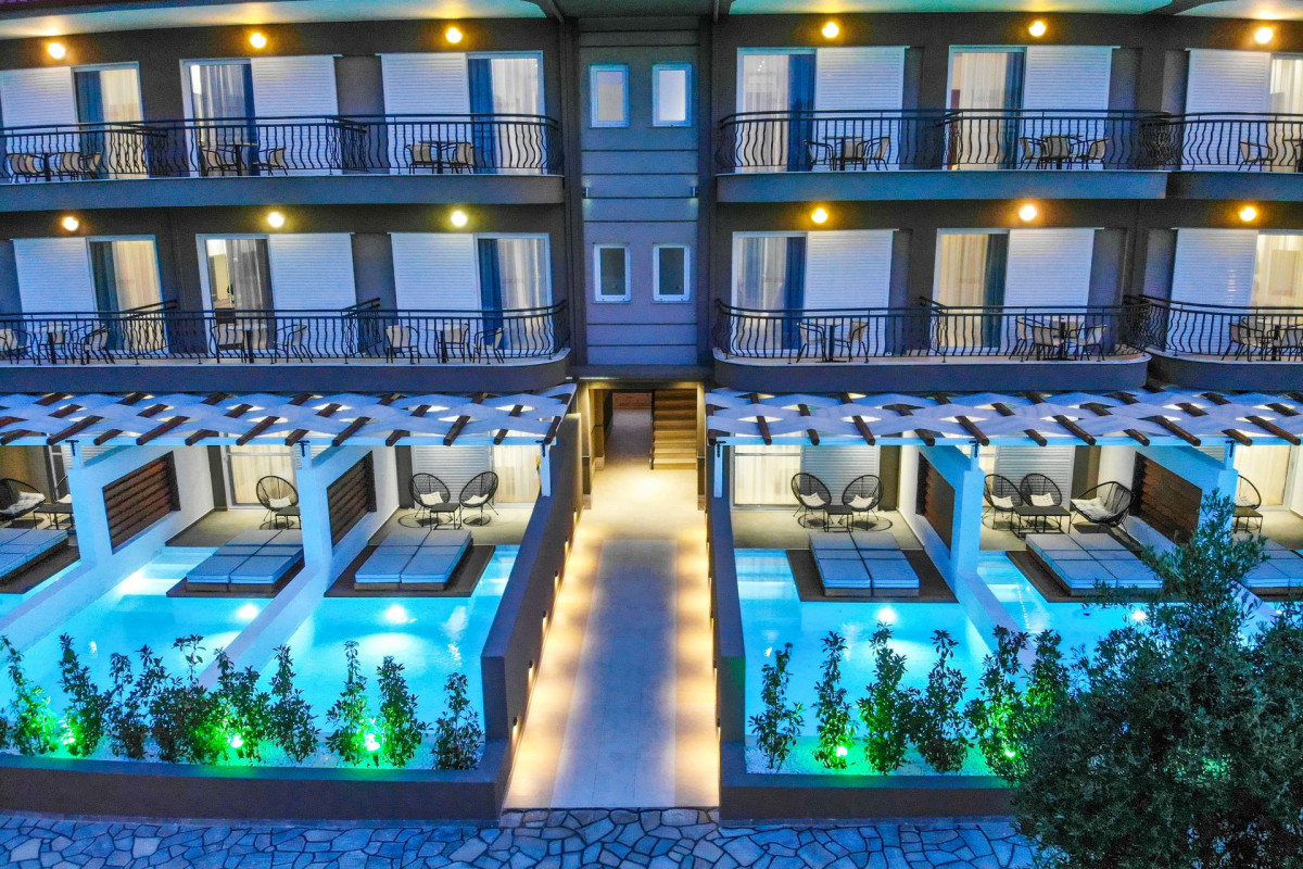Royal Hotel and Suites
