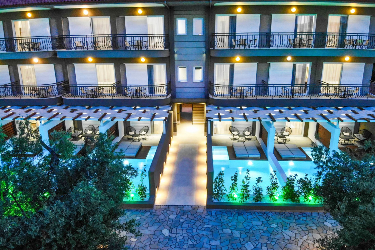 Royal Hotel and Suites