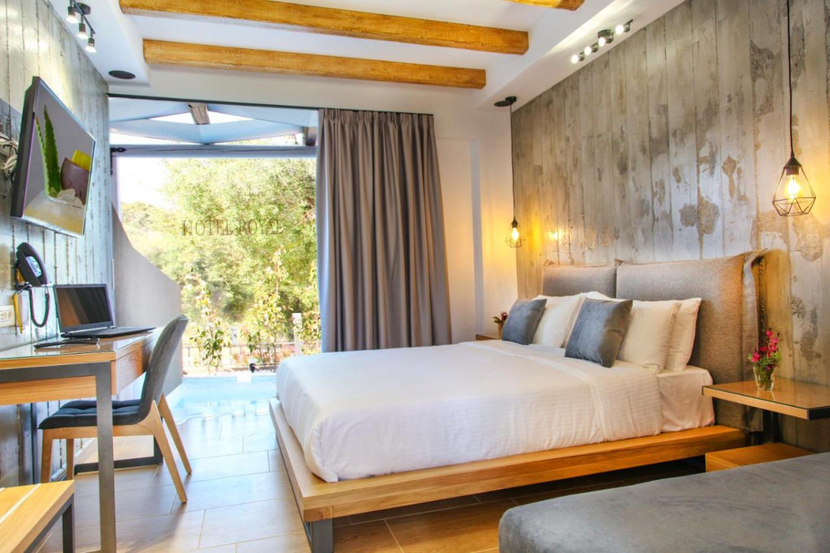 Royal Hotel Polichrono