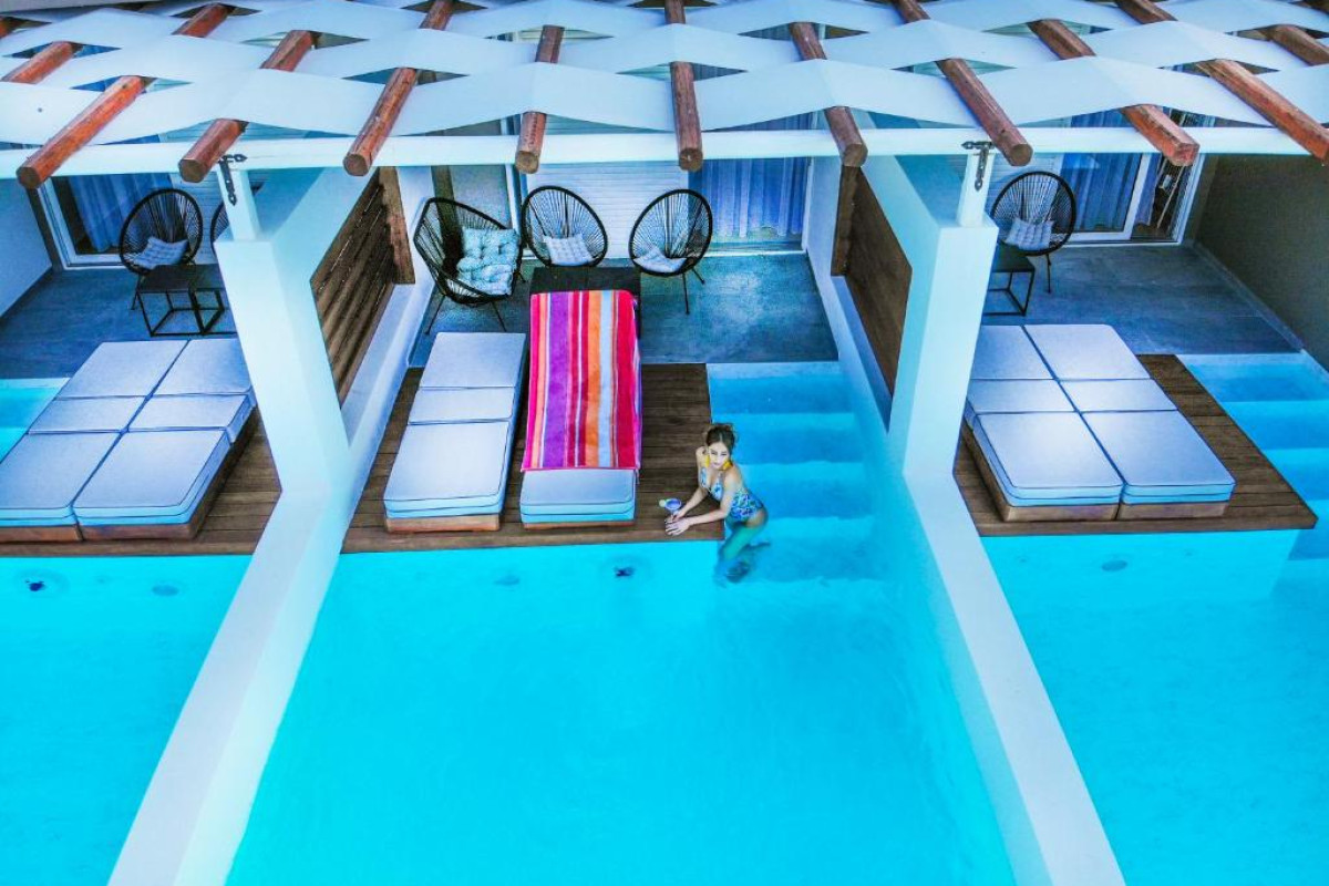 Royal Hotel & Suites