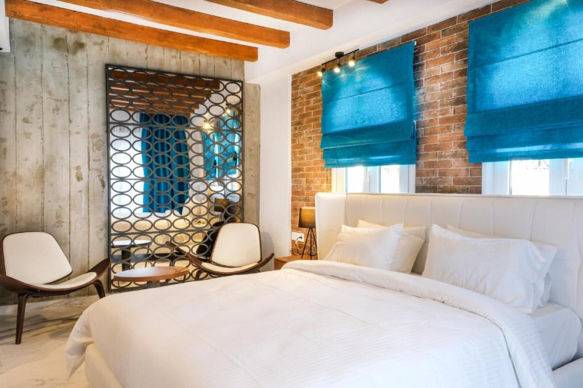 Royal Hotel & Suites