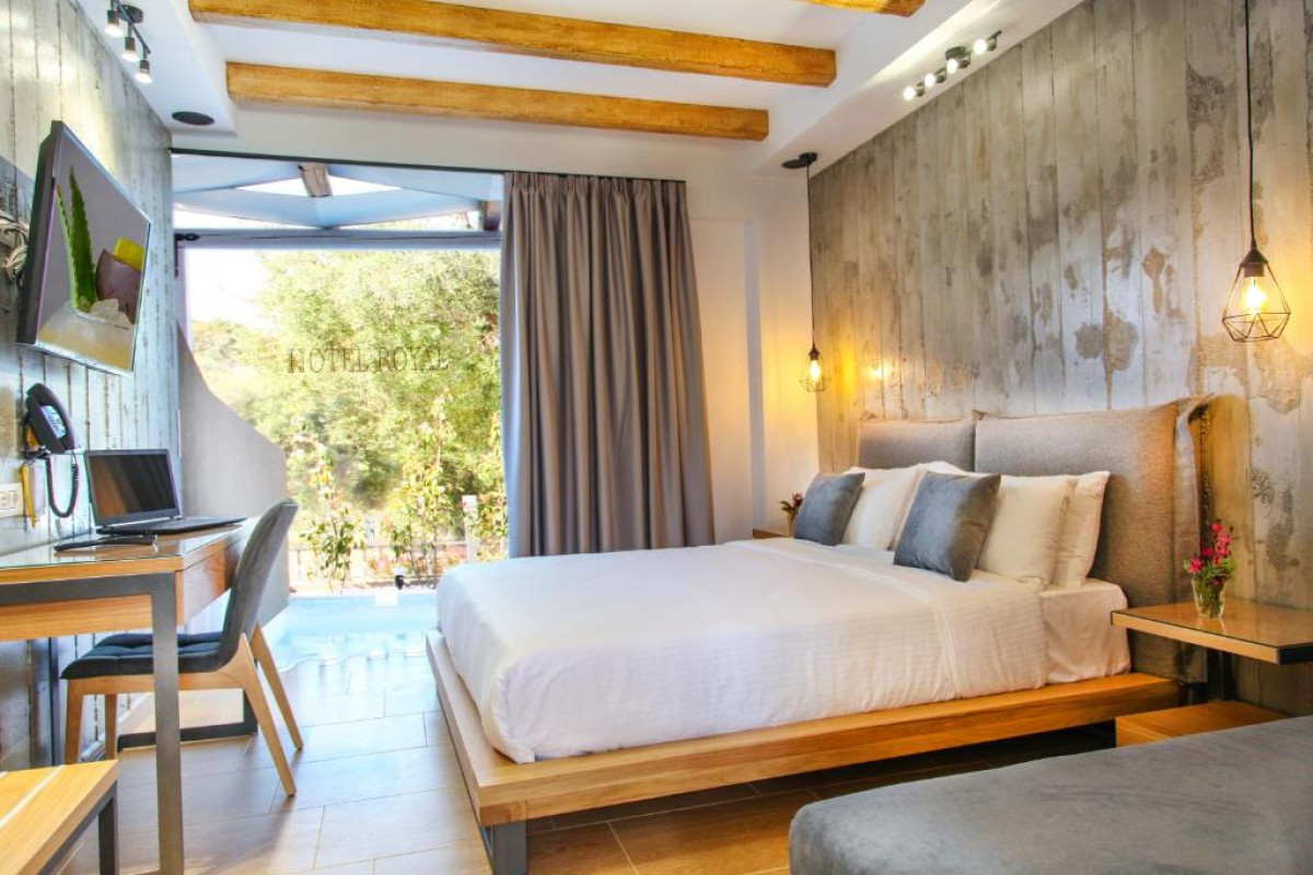 Royal Hotel & Suites