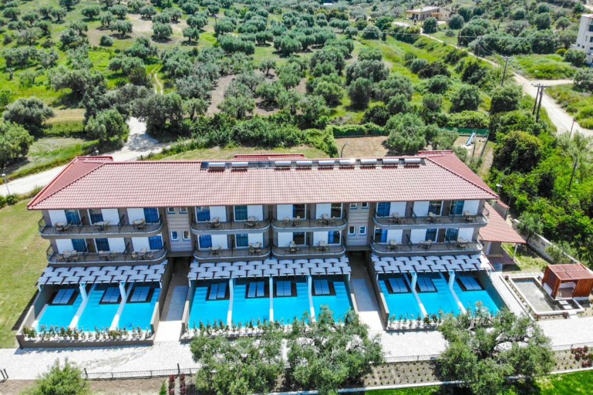 Royal Hotel & Suites