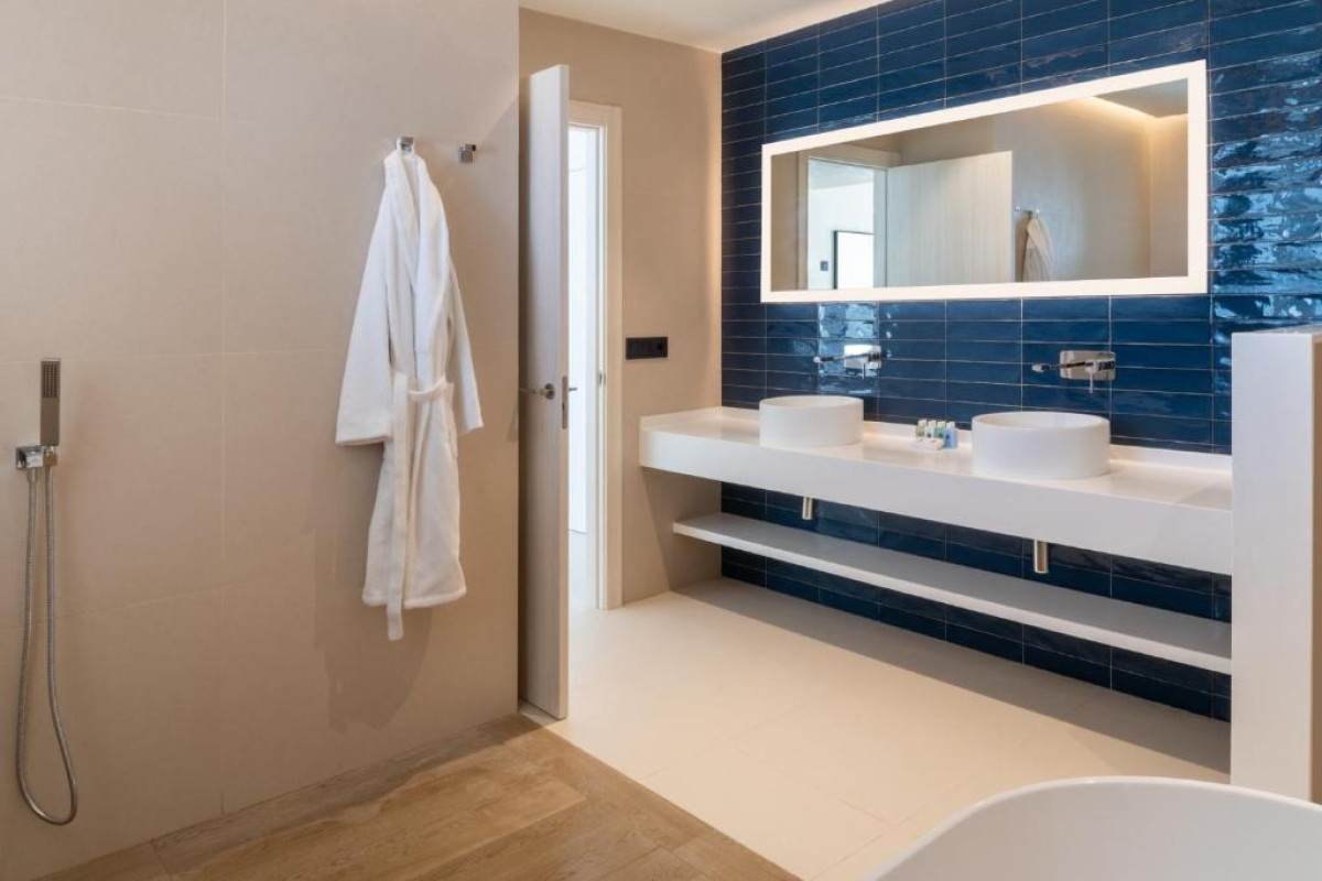 Royal Marina Suites Boutique Hotel