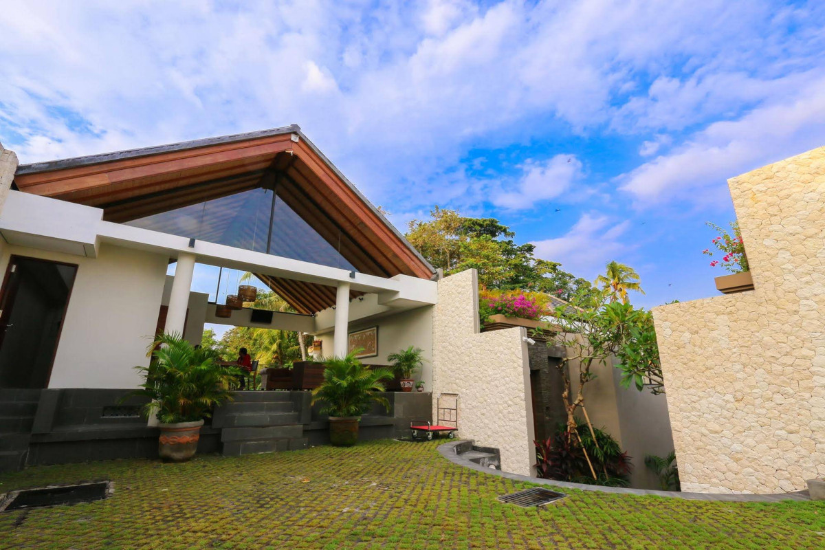 Royal Nyanyi Villa