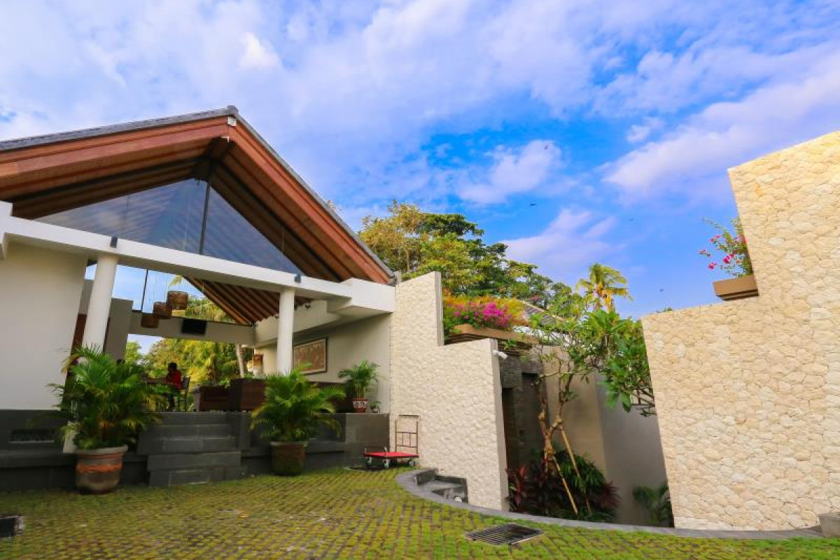 Royal Nyanyi Villa